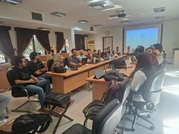 برگزاری کلاس ها و جلسات هفتگی هر هفته پنج شنبه ها(مقاله نویسی ) با حضور پژوهشگران 
